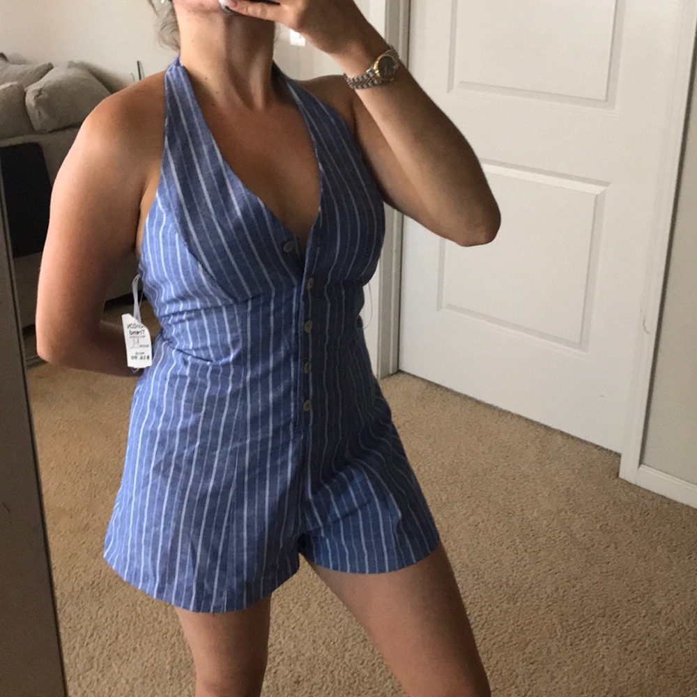 Beautiful romper, stylish and chic.